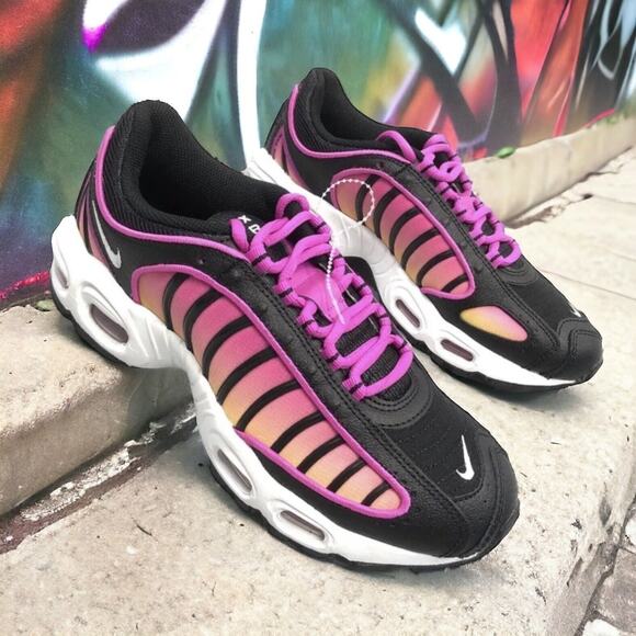 Nike Running AirMax Tailwind IV Black Fire Pink Shoes Rare Womens 7.5 NEW